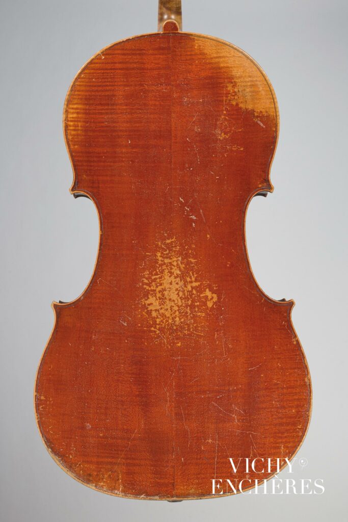 Violoncelle de Jean-Baptiste VUILLAUME fait à Paris en 1842 
Instrument mis en vente par Vichy Enchères le 6 juin 2024
© C. Darbelet