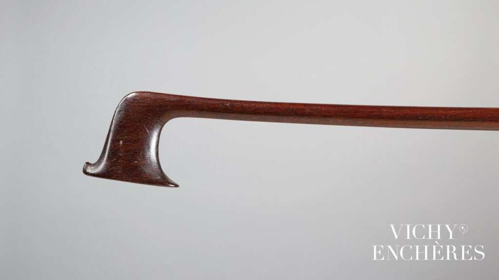 Intéressant archet de violon de Nicolas Léonard TOURTE, fait vers 1780 
Instrument mis en vente par Vichy Enchères le 6 juin 2024
© C. Darbelet