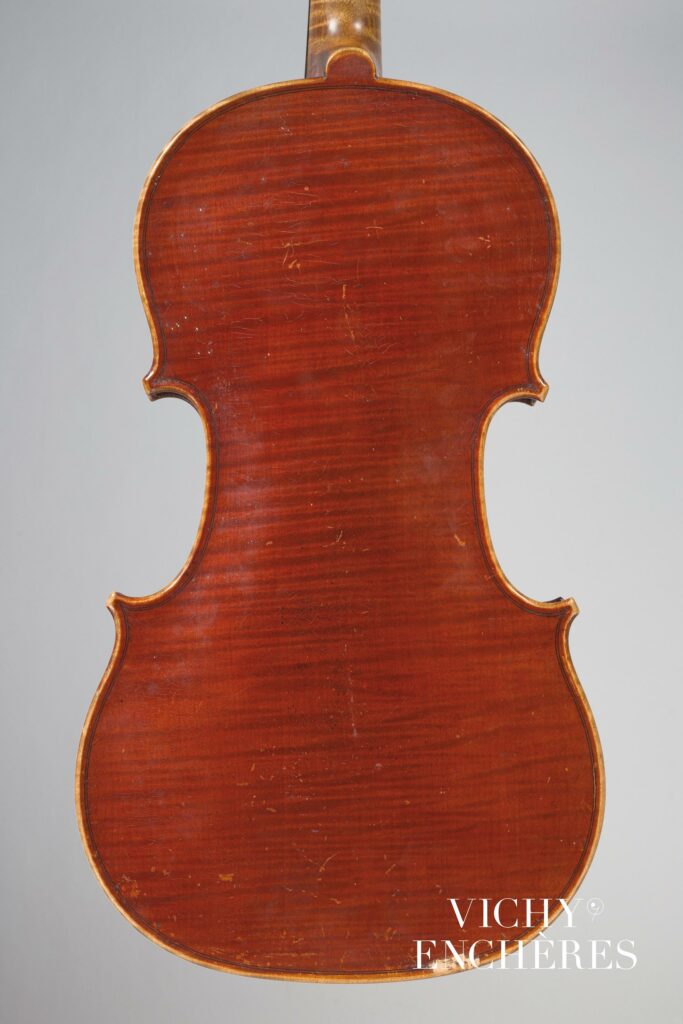 Violon de Joseph HEL fait à Lille en 1890 
Instrument mis en vente par Vichy Enchères le 6 juin 2024
© C. Darbelet
