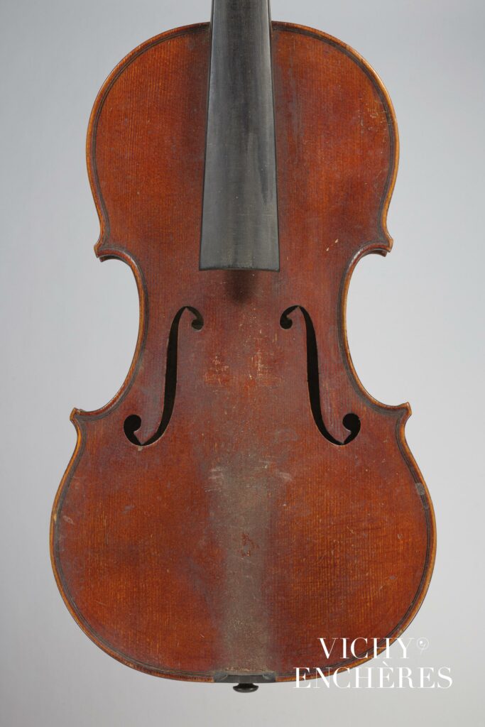 Violon de Lorenzo CARCASSI, fait à Florence vers 1755/1760 
Instrument mis en vente par Vichy Enchères le 6 juin 2024
© C. Darbelet