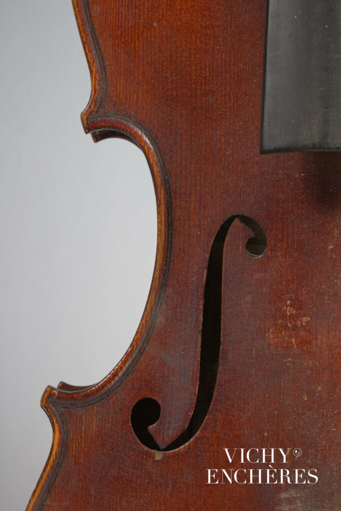 Violon de Paul BAILLY fait à Paris en 1902 
Instrument mis en vente par Vichy Enchères le 6 juin 2024
© C. Darbelet