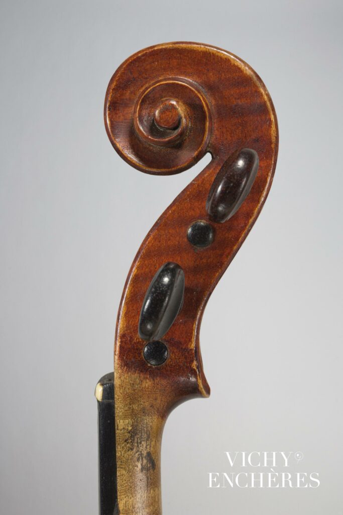 Violon de Paul BAILLY fait à Paris en 1902 
Instrument mis en vente par Vichy Enchères le 6 juin 2024
© C. Darbelet