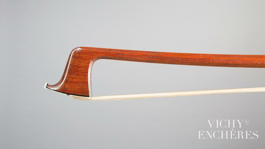 Archet de violon de Joseph Alfred LAMY Père fait vers 1900 
Instrument mis en vente par Vichy Enchères le 6 juin 2024
© C. Darbelet