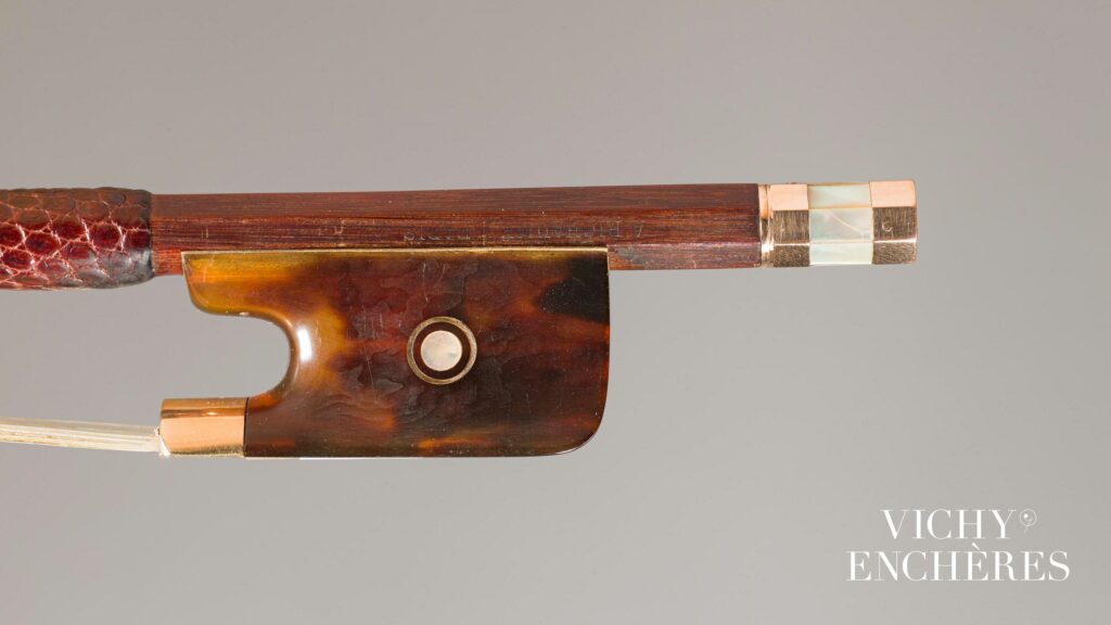 Archet d'alto d'André Georges RICHAUME Instrument mis en vente par Vichy Enchères le 6 juin 2024 © C. Darbelet
