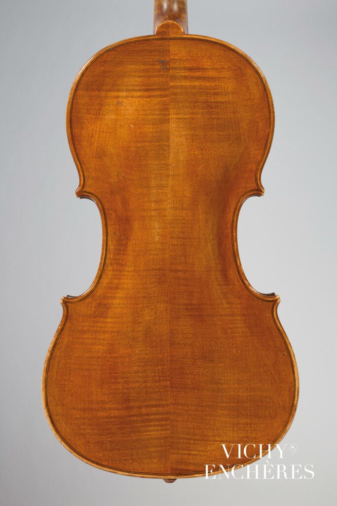 Très bel alto de N. ARNY fait chez la veuve de Salomon à Paris en 1773 
Instrument mis en vente par Vichy Enchères le 6 juin 2024
© C. Darbelet