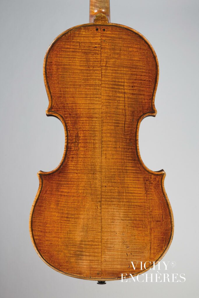 Violon de Gioffredo CAPPA, fait à Saluzzo vers 1700 
Instrument mis en vente par Vichy Enchères le 6 juin 2024
© C. Darbelet