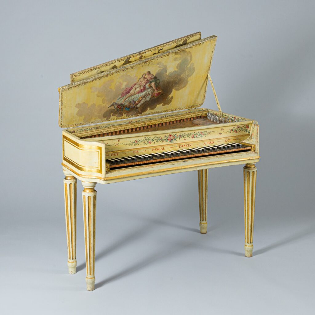 Epinette à l'octave signée Pascal TASKIN à Paris 1788 
Instrument mis en vente par Vichy Enchères le 9 novembre 2024 
© C. Darbelet