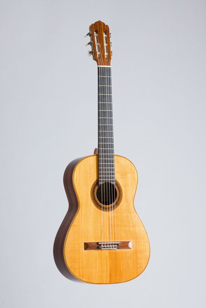 Guitare de José L. ROMANILLOS, modèle "La Violeta" de 1984 Instrument mis en vente par Vichy Enchères le 9 novembre 2024 © C. Darbelet