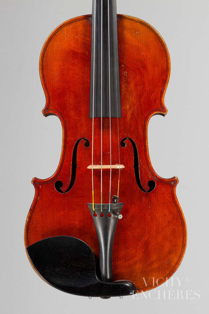 Violon de Nicolas VUILLAUME, en modèle Sainte-Cécile-des-Thernes Instrument mis en vente par Vichy Enchères le 5 décembre 2024 © C. Darbelet