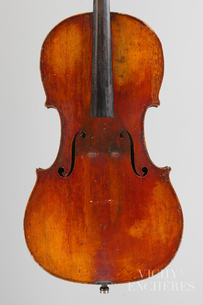 Rare et intéressant violoncelle d’Etienne Georges DROUIN Instrument mis en vente par Vichy Enchères le 5 décembre 2024 © C. Darbelet