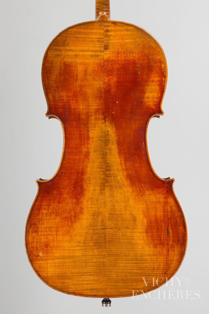 Rare et intéressant violoncelle d’Etienne Georges DROUIN Instrument mis en vente par Vichy Enchères le 5 décembre 2024 © C. Darbelet