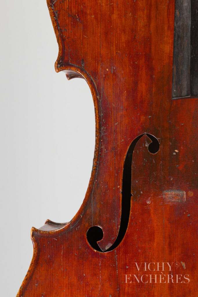 Rare et intéressant violoncelle d’Etienne Georges DROUIN Instrument mis en vente par Vichy Enchères le 5 décembre 2024 © C. Darbelet