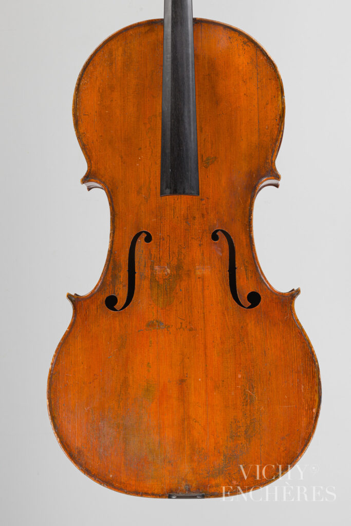 Intéressant et rare violoncelle d’Hendrick WILLEMS II Instrument mis en vente par Vichy Enchères le 5 décembre 2024 © C. Darbelet