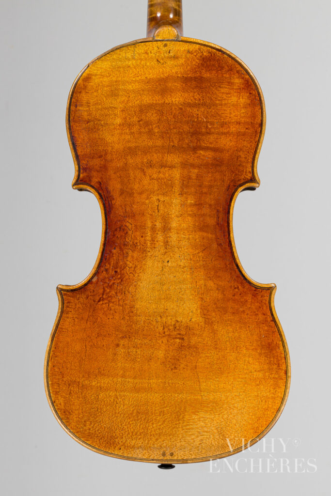 Violon de Giovanni Battista GUADAGNINI Instrument mis en vente par Vichy Enchères le 5 décembre 2024 © C. Darbelet