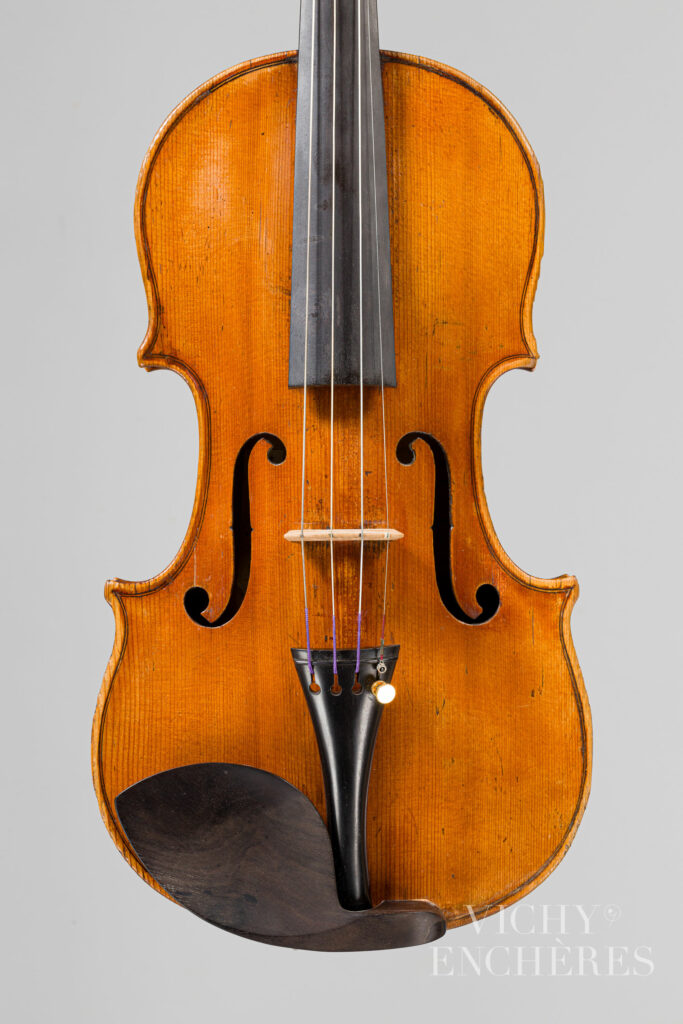 Alto petite taille de Giuseppe GAGLIANO transformé en violon Instrument mis en vente par Vichy Enchères le 5 décembre 2024 © C. Darbelet