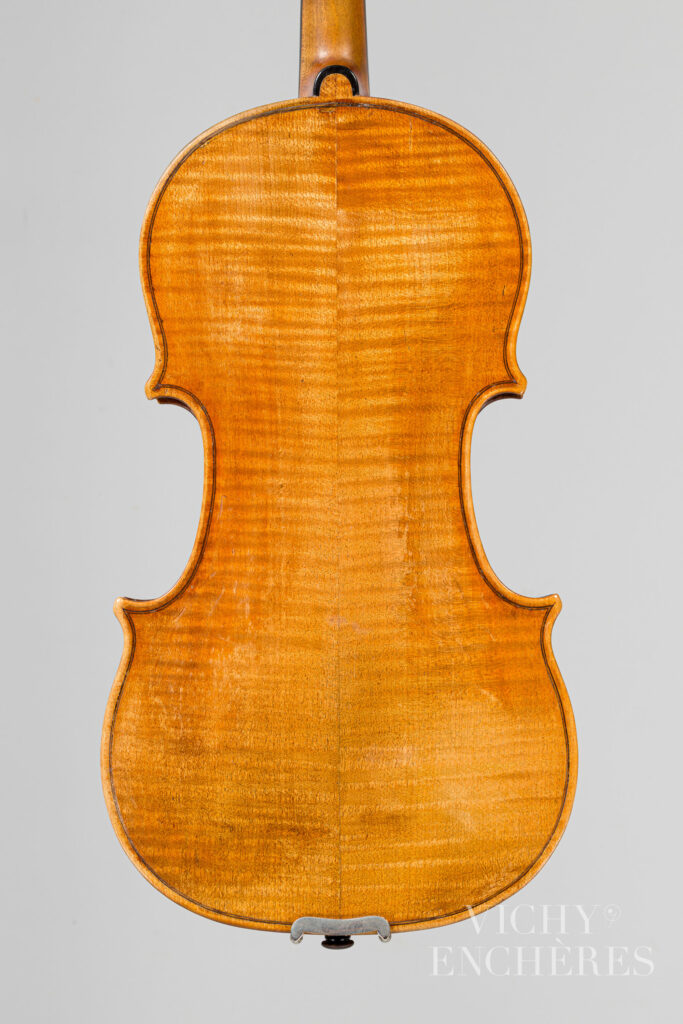 Alto petite taille de Giuseppe GAGLIANO transformé en violon Instrument mis en vente par Vichy Enchères le 5 décembre 2024 © C. Darbelet