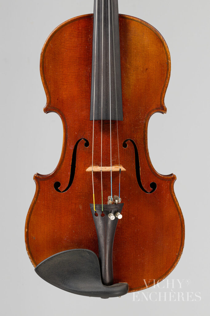 Intéressant violon de Joseph HEL Instrument mis en vente par Vichy Enchères le 5 décembre 2024 © C. Darbelet