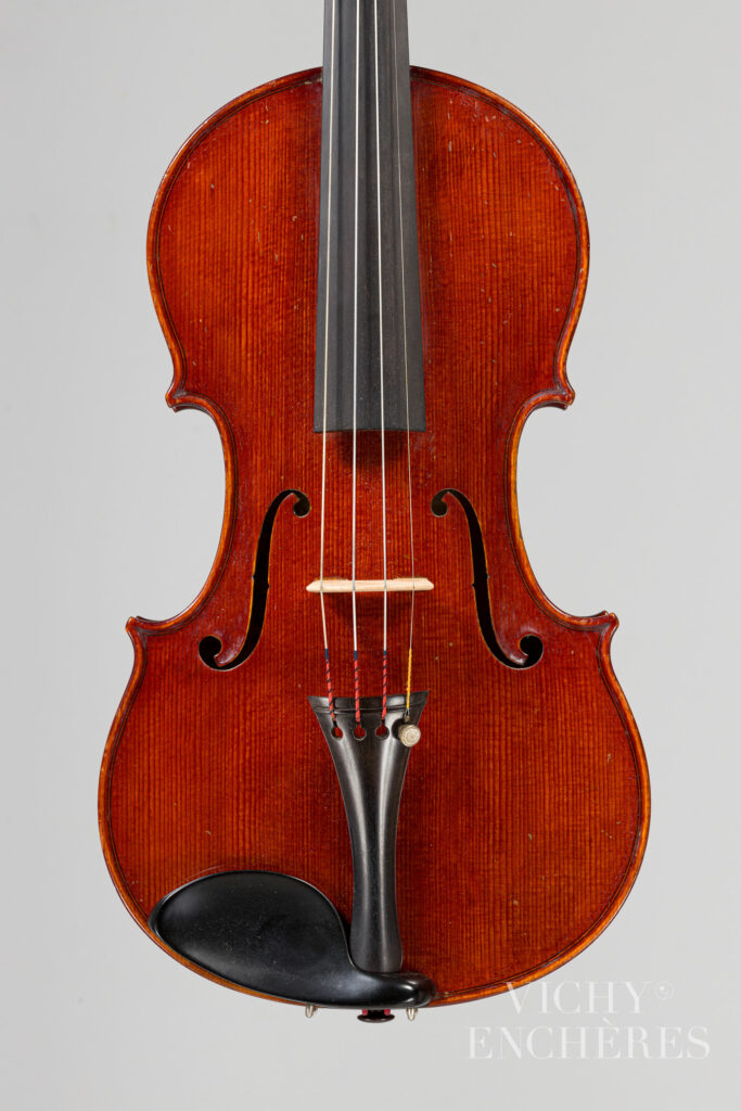 Joli violon de Alberto Luigi BLANCHI Instrument mis en vente par Vichy Enchères le 5 décembre 2024 © C. Darbelet