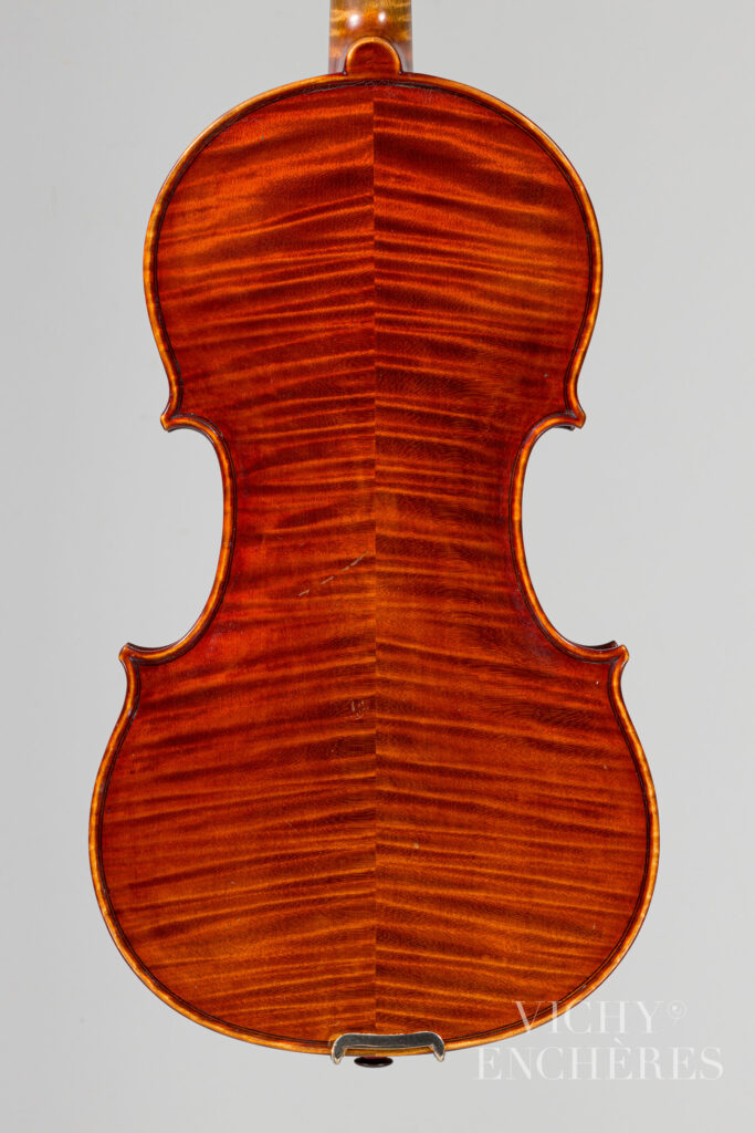 Joli violon de Alberto Luigi BLANCHI Instrument mis en vente par Vichy Enchères le 5 décembre 2024 © C. Darbelet