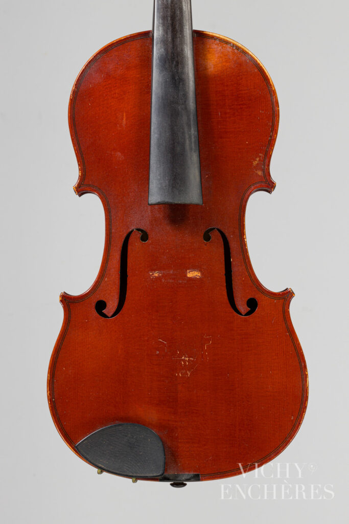 Violon de Gustave BERNARDEL Instrument mis en vente par Vichy Enchères le 5 décembre 2024 © C. Darbelet