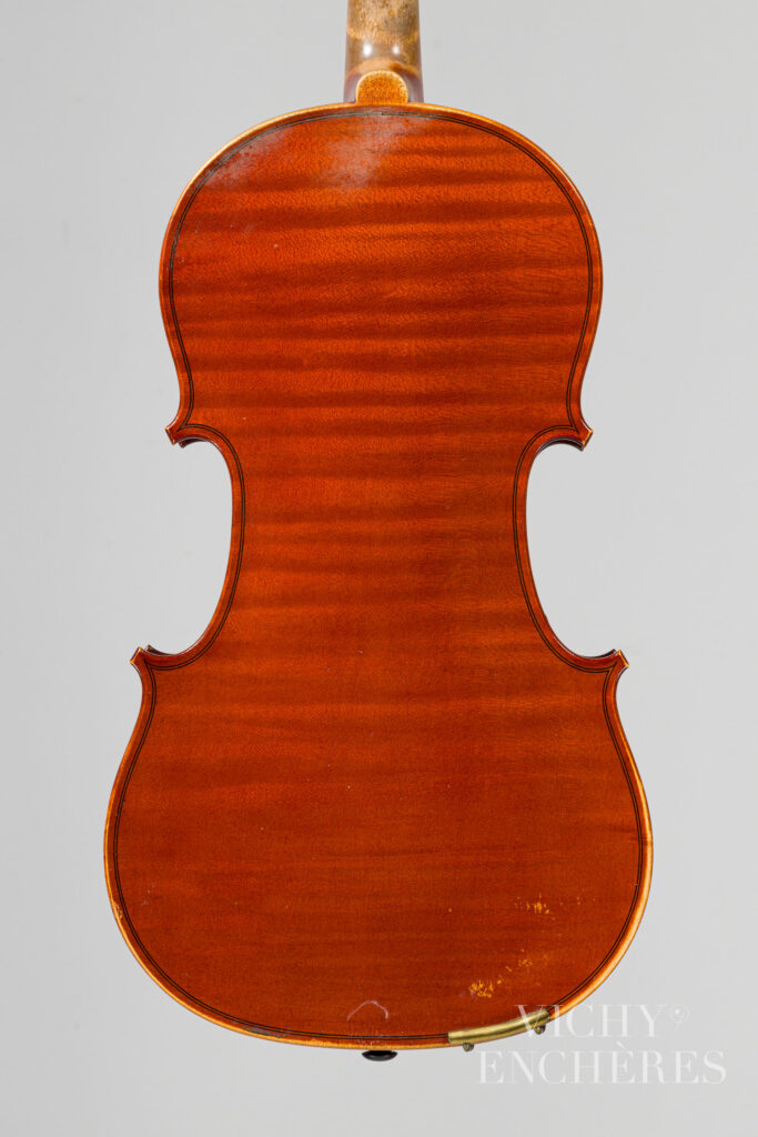 Violon de Gustave BERNARDEL Instrument mis en vente par Vichy Enchères le 5 décembre 2024 © C. Darbelet