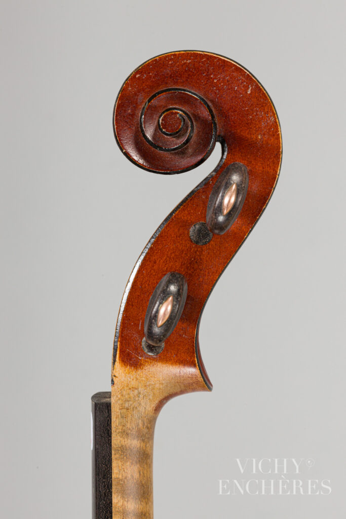 Violon de Gustave BERNARDEL Instrument mis en vente par Vichy Enchères le 5 décembre 2024 © C. Darbelet