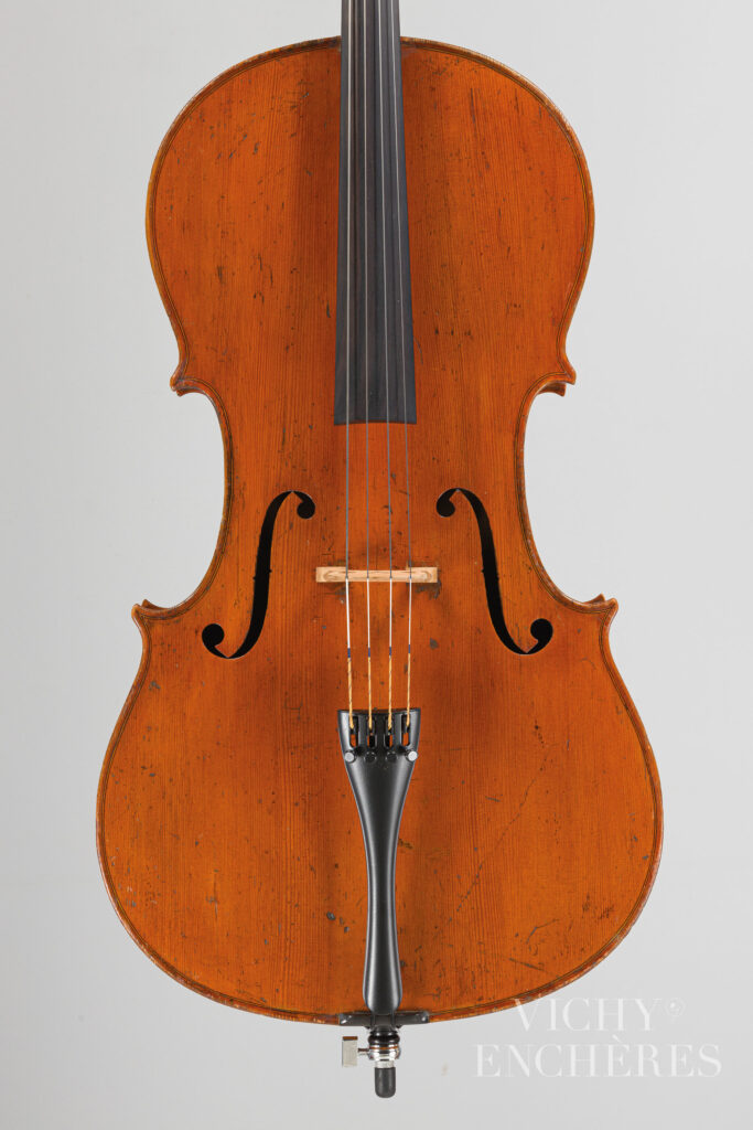 Violoncelle de Joseph CHAROTTE Instrument mis en vente par Vichy Enchères le 5 décembre 2024 © C. Darbelet