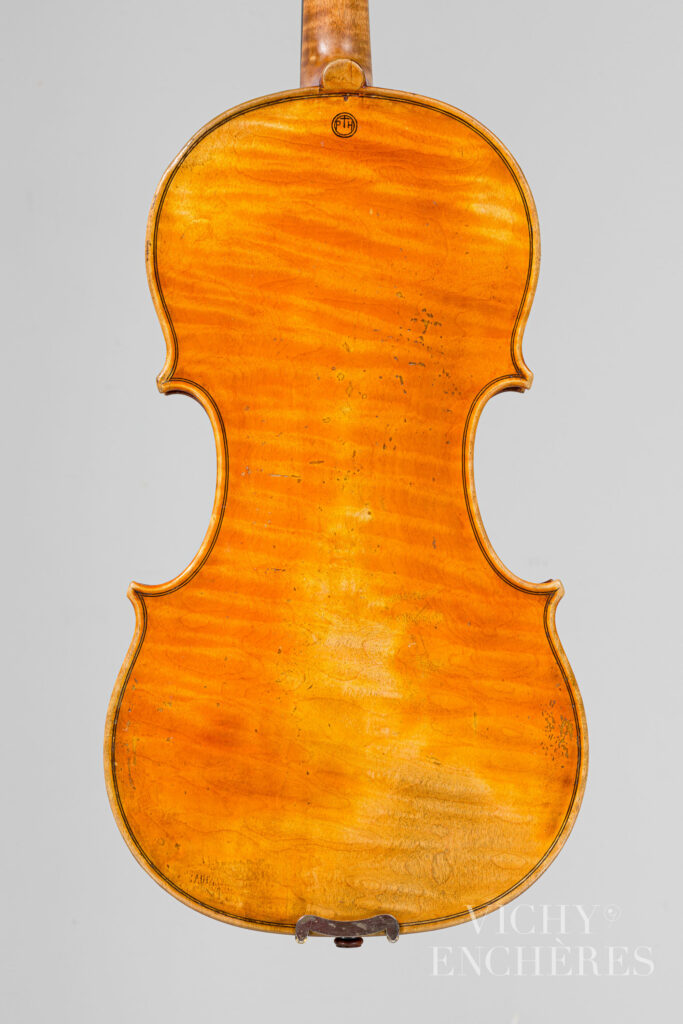 Violon de Pierre HEL Instrument mis en vente par Vichy Enchères le 5 décembre 2024 © C. Darbelet