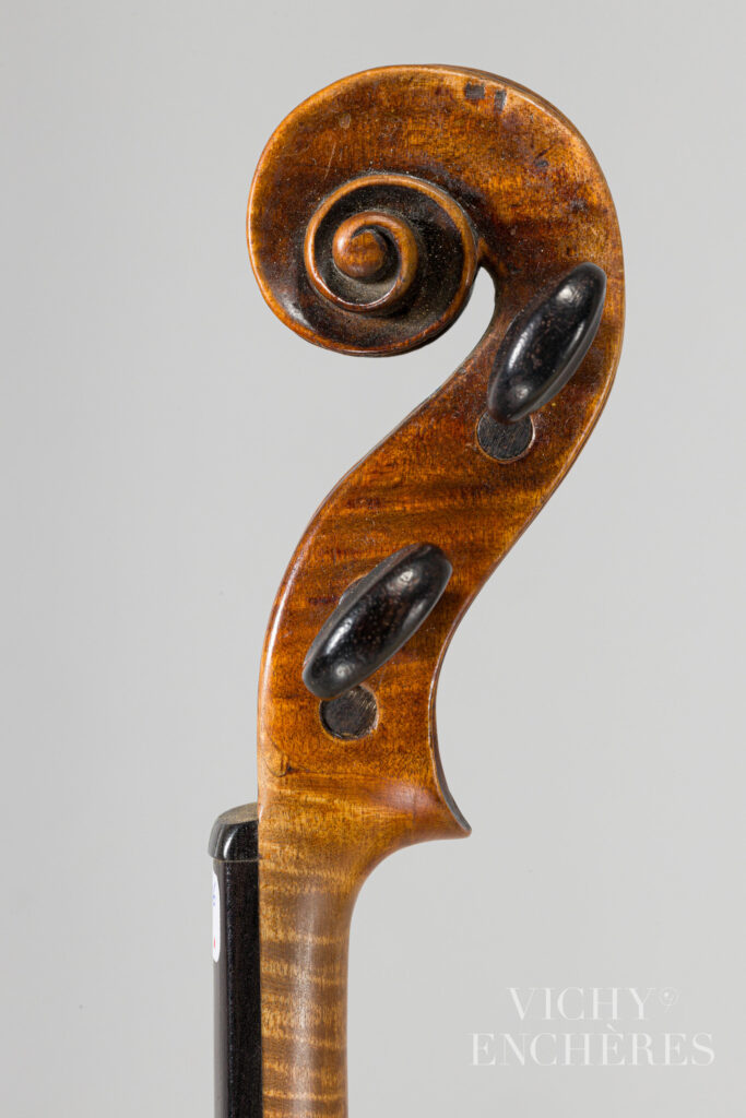 Rare violon de Georg KLOZ Instrument mis en vente par Vichy Enchères le 5 décembre 2024 © C. Darbelet