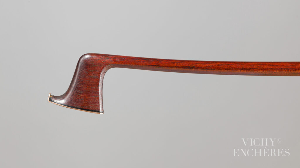 Rare archet de violon de Louis Joseph THOMASSIN Instrument mis en vente par Vichy Enchères le 5 décembre 2024 © C. Darbelet