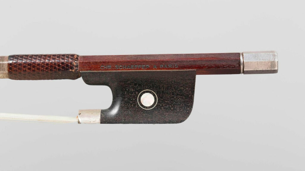 Archet d'alto de Christophe SCHAEFFER Instrument mis en vente par Vichy Enchères le 30 novembre 2017 © C. Darbelet