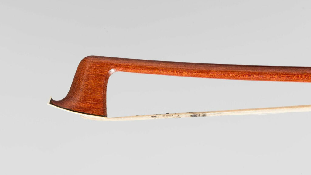 Archet d'alto de Christophe SCHAEFFER Instrument mis en vente par Vichy Enchères le 30 novembre 2017 © C. Darbelet