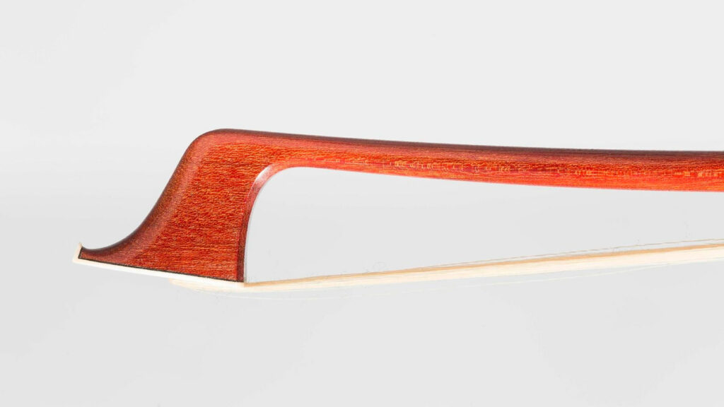 Archet de violoncelle de Christophe SCHAEFFER Instrument mis en vente par Vichy Enchères le 7 juin 2018 © C. Darbelet