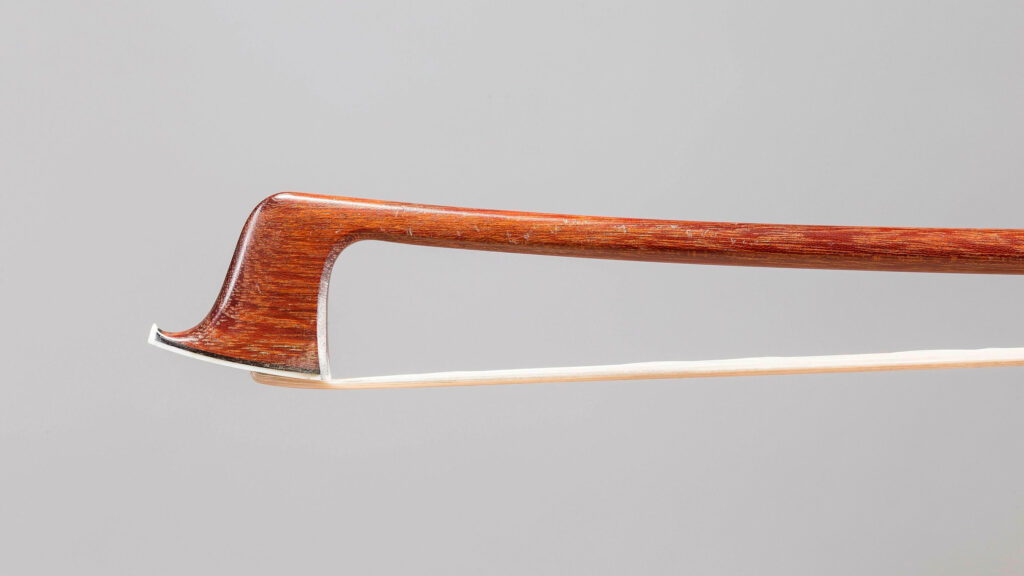 Archet de violon de Christophe SCHAEFFER fait en collaboration avec sa femme Laure Laetitia GREVY Instrument mis en vente par Vichy Enchères le 6 juin 2019 © C. Darbelet