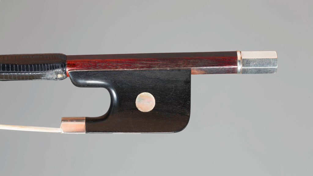 Archet de violoncelle de Christophe SCHAEFFER Instrument mis en vente par Vichy Enchères le 28 novembre 2019 © C. Darbelet