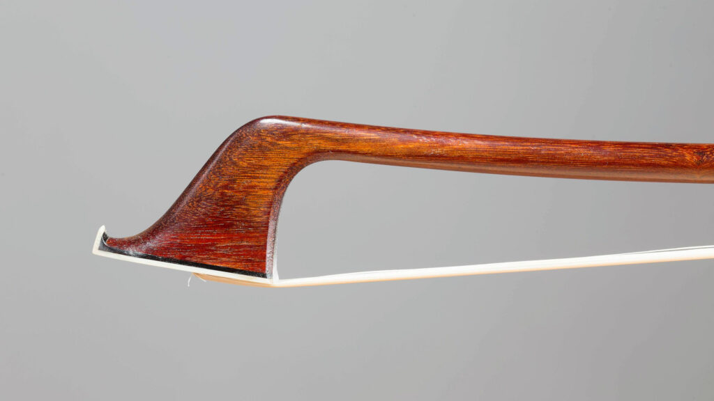 Archet de violoncelle de Christophe SCHAEFFER Instrument mis en vente par Vichy Enchères le 28 novembre 2019 © C. Darbelet