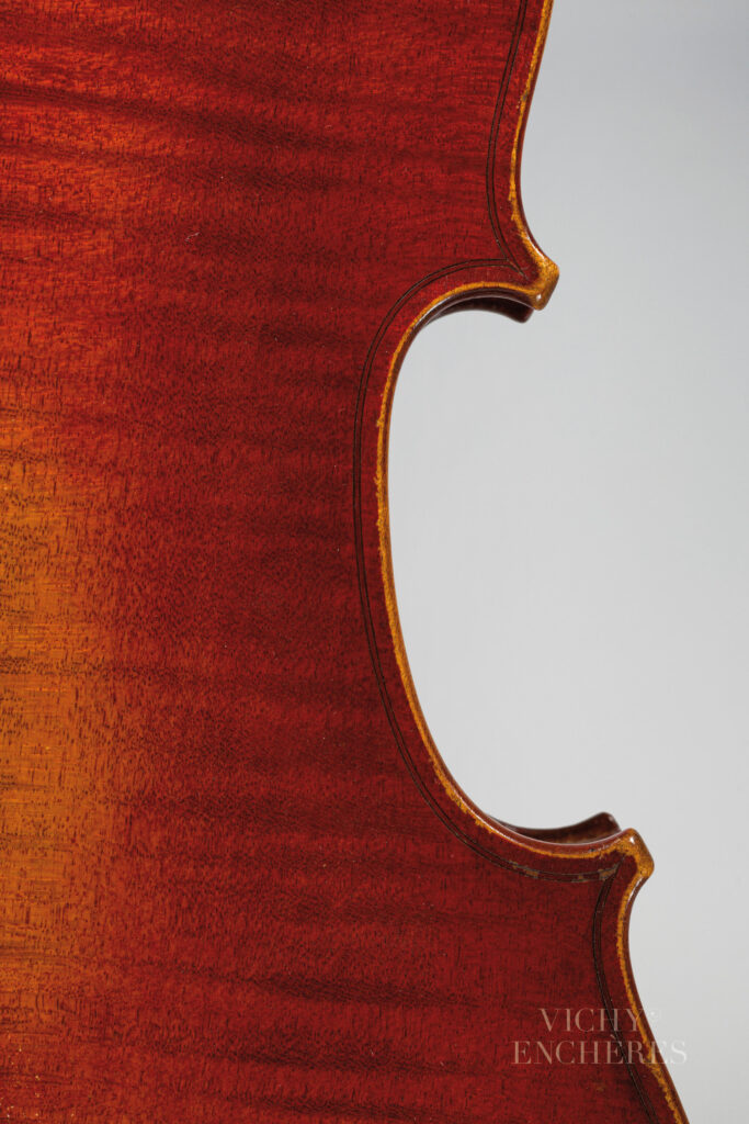 Beau violon de Nicolas VUILLAUME Instrument mis en vente par Vichy Enchères le 5 juin 2025 © C. Darbelet