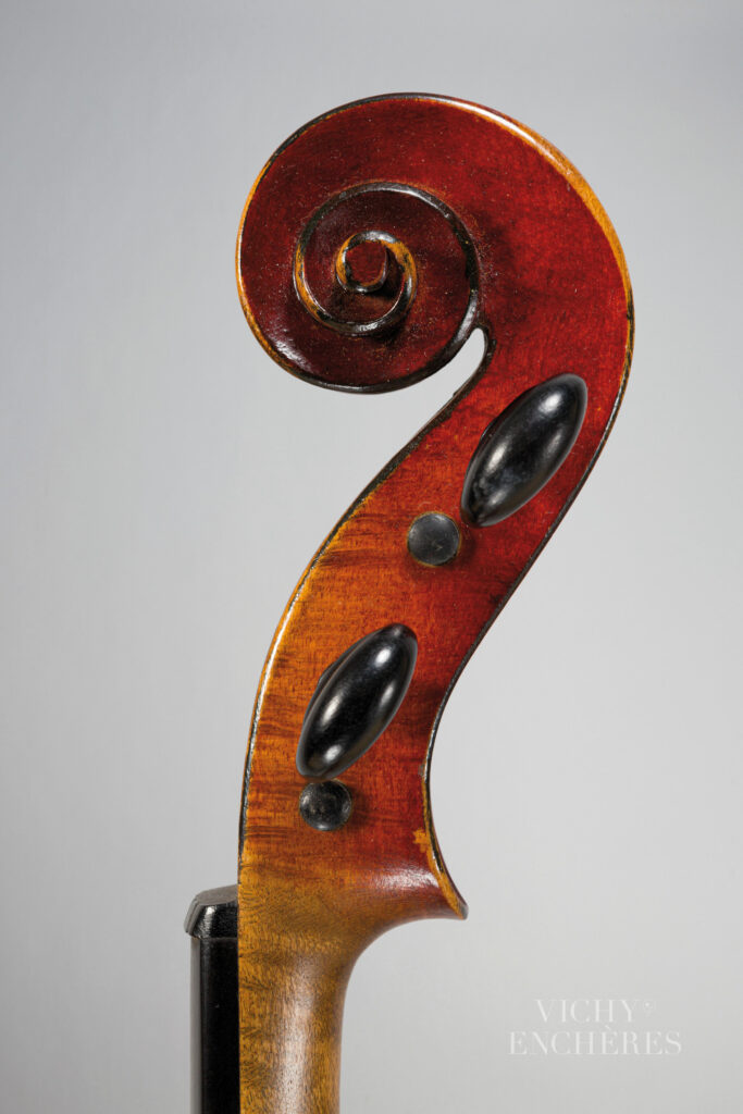 Beau violon de Nicolas VUILLAUME Instrument mis en vente par Vichy Enchères le 5 juin 2025 © C. Darbelet