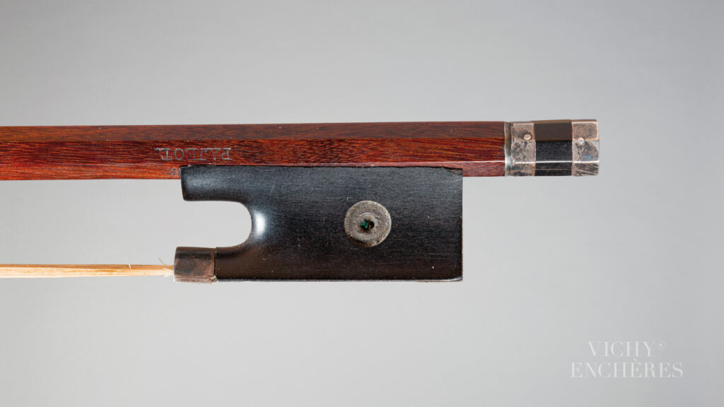 Archet de violon de Etienne PAJEOT Instrument mis en vente par Vichy Enchères le 5 juin 2025 © C. Darbelet