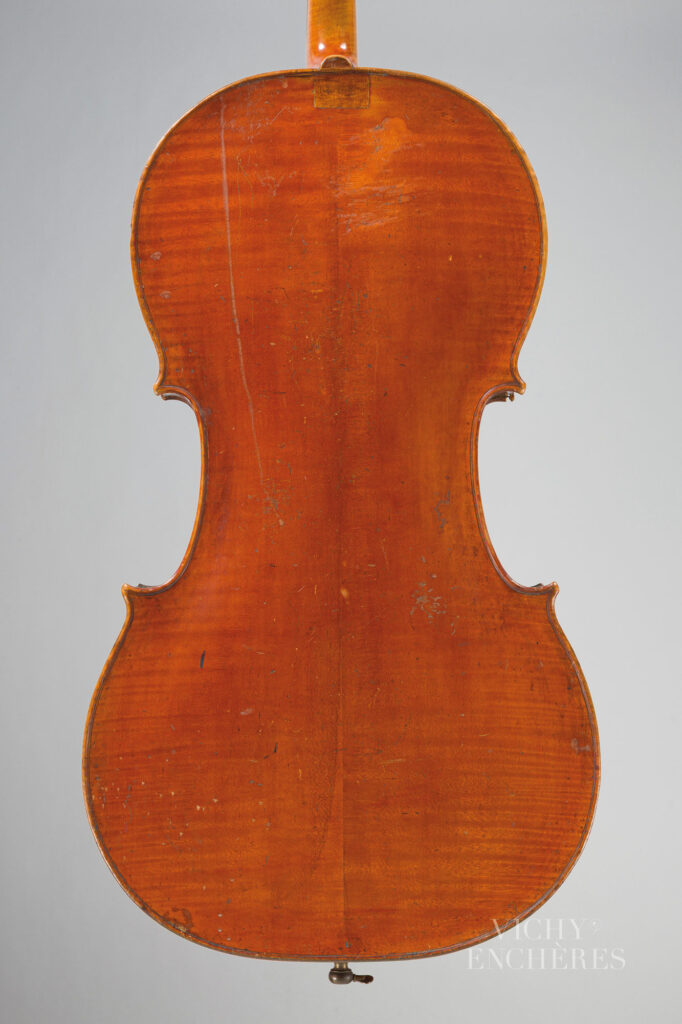 Violoncelle de Georges COUSINEAU Instrument mis en vente par Vichy Enchères le 5 juin 2025 © C. Darbelet