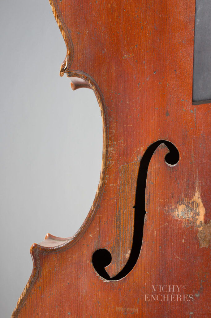 Violoncelle de Georges COUSINEAU Instrument mis en vente par Vichy Enchères le 5 juin 2025 © C. Darbelet