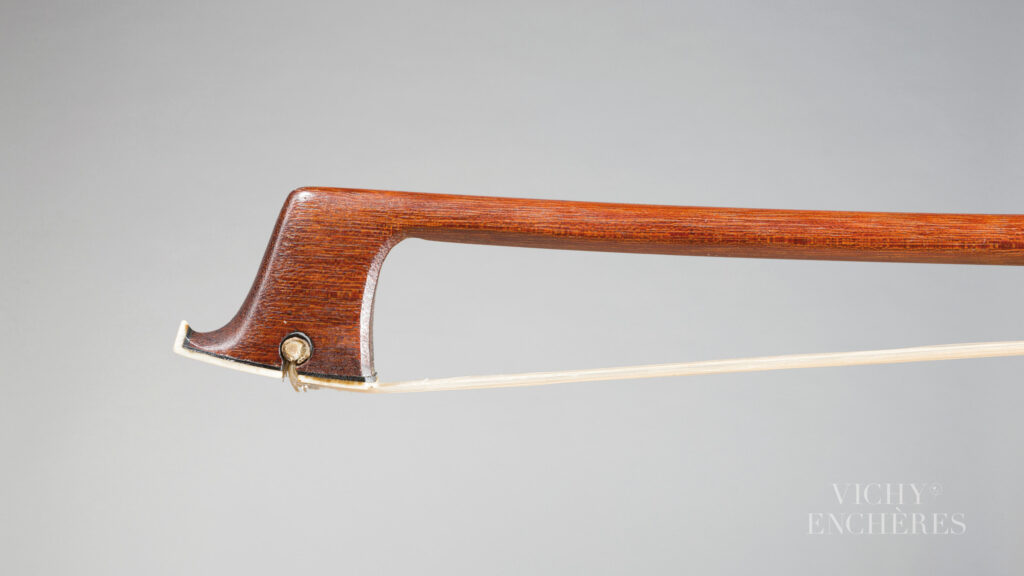 Archet de violon de Nicolas Remy MAIRE Instrument mis en vente par Vichy Enchères le 5 juin 2025 © C. Darbelet