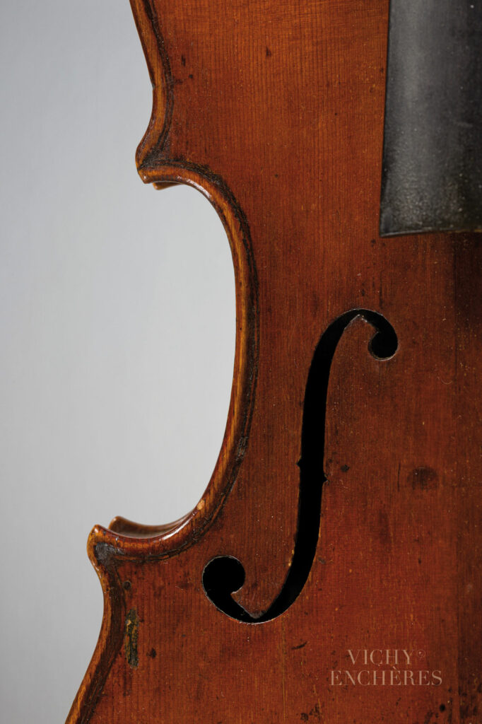 Violon de Tommaso BALESTRIERI Instrument mis en vente par Vichy Enchères le 5 juin 2025 © C. Darbelet