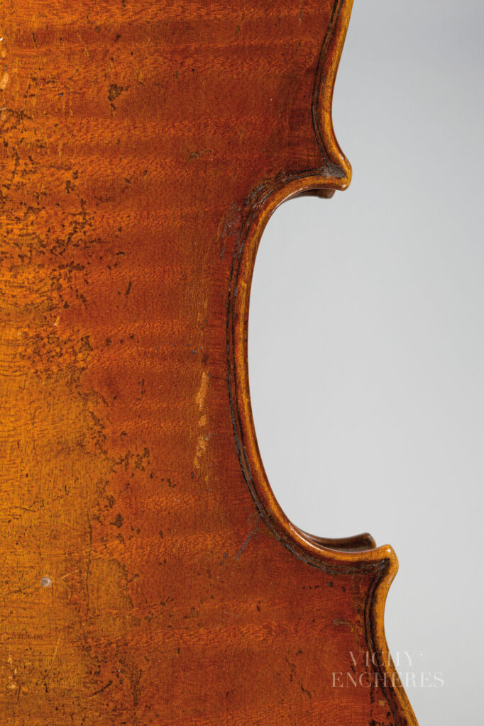 Violon de Tommaso BALESTRIERI Instrument mis en vente par Vichy Enchères le 5 juin 2025 © C. Darbelet