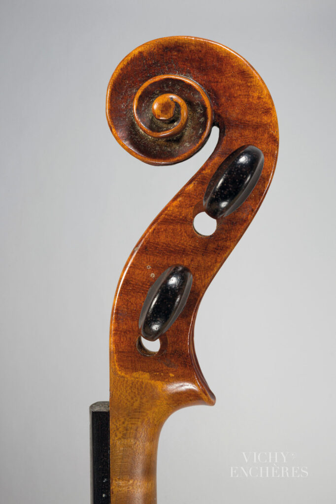 Violon de Tommaso BALESTRIERI Instrument mis en vente par Vichy Enchères le 5 juin 2025 © C. Darbelet