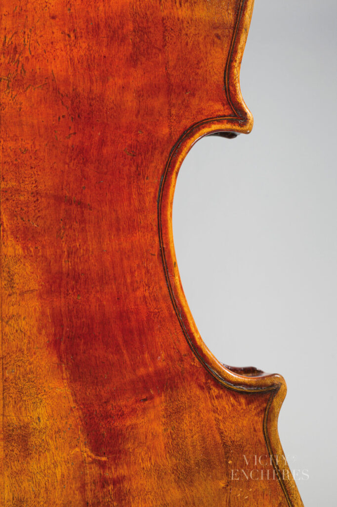 Intéressant violon de Stefano SCARAMPELLA Instrument mis en vente par Vichy Enchères le 5 juin 2025 © C. Darbelet