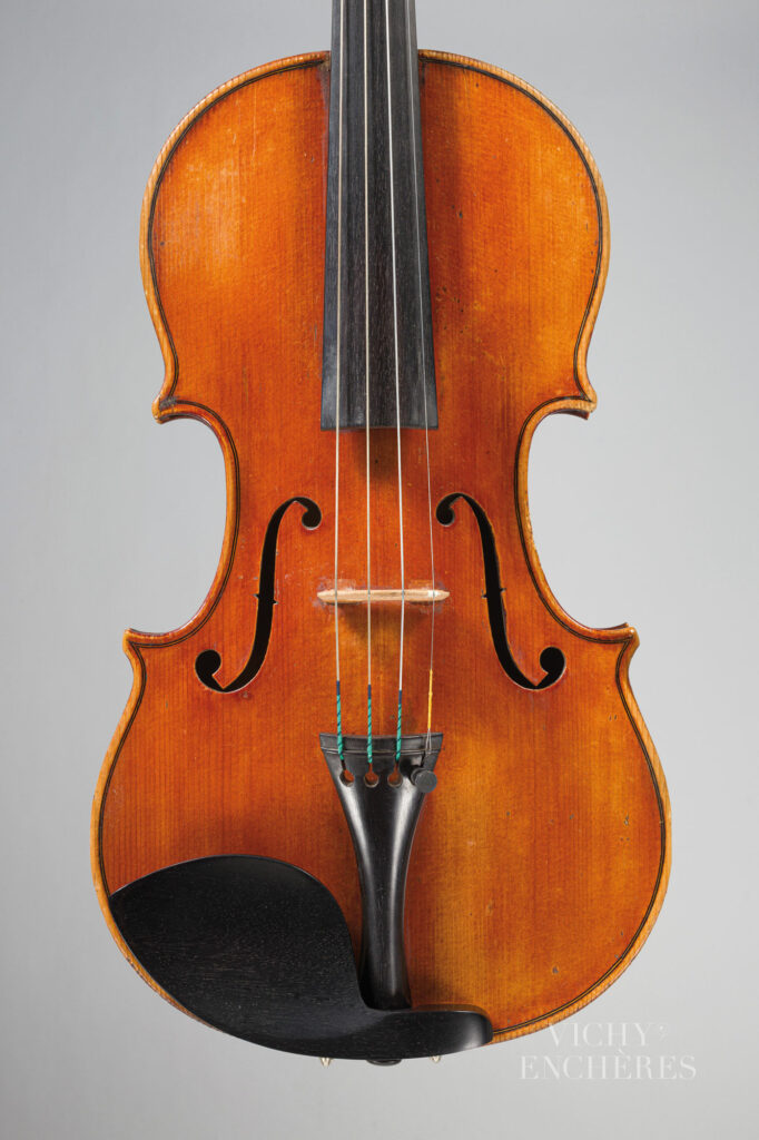 Beau violon d'Enrico CERUTI Instrument mis en vente par Vichy Enchères le 5 juin 2025 © C. Darbelet