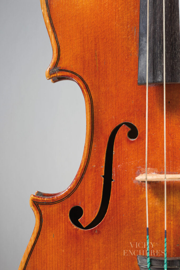 Beau violon d'Enrico CERUTI Instrument mis en vente par Vichy Enchères le 5 juin 2025 © C. Darbelet