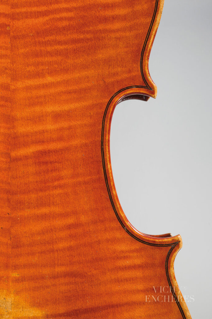 Beau violon d'Enrico CERUTI Instrument mis en vente par Vichy Enchères le 5 juin 2025 © C. Darbelet