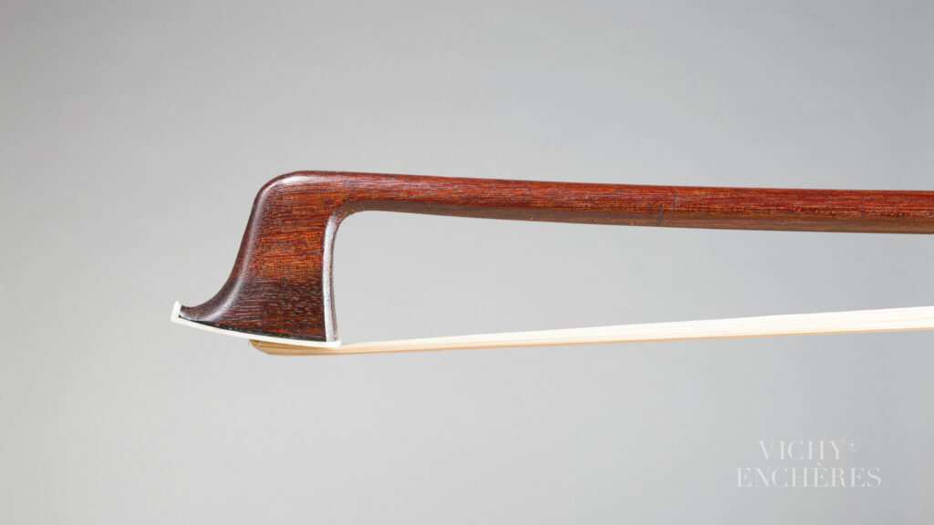 Archet de violon de Eugène Nicolas SARTORY Instrument mis en vente par Vichy Enchères le 5 juin 2025 © C. Darbelet